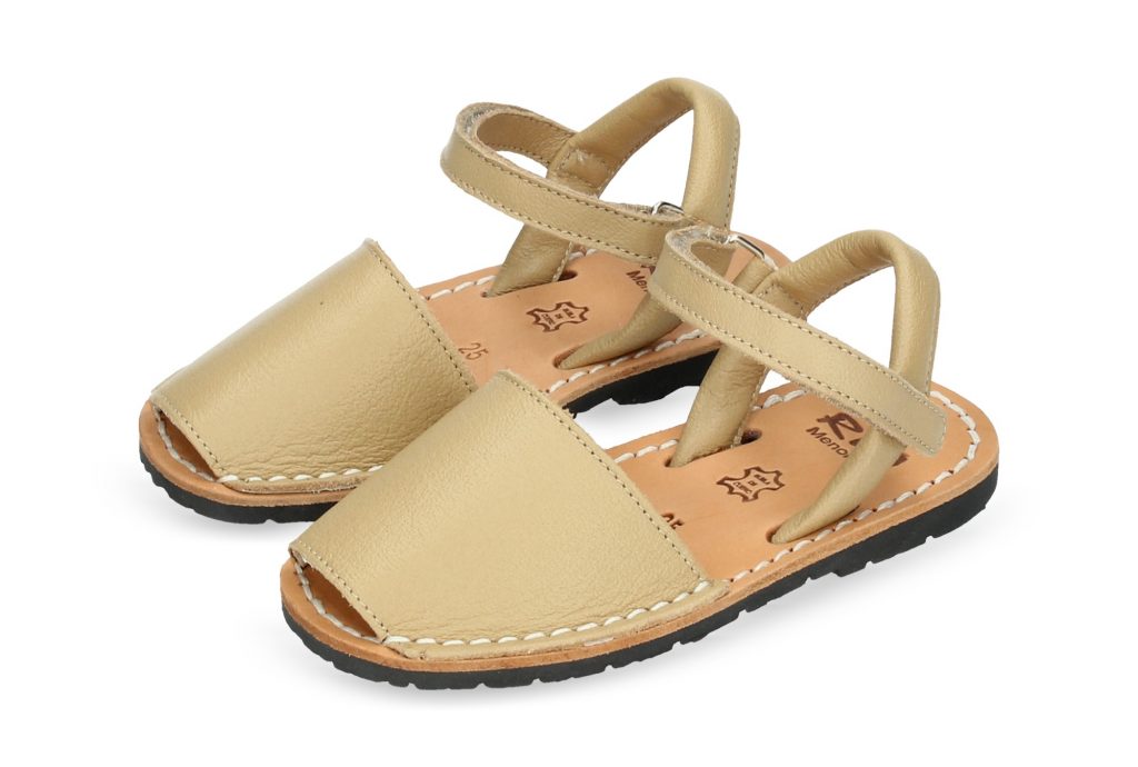 Sandalia menorquina en piel color piedra con velcro