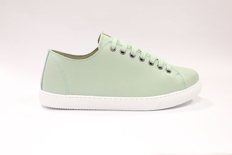 imagen principal Zapatilla en piel menta con cordones. Tallas 35 a 41.