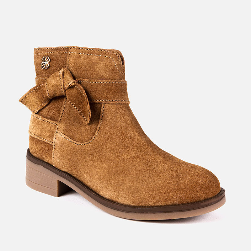 Botín en Piel Serraje Camel con detalle Lazo. Tallas 37.