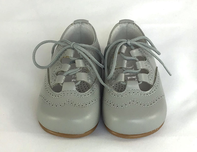 Inglesito en piel Gris. Talla 18 a 24.