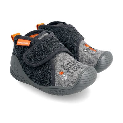 Zapatilla Biomecanics gris con velcro