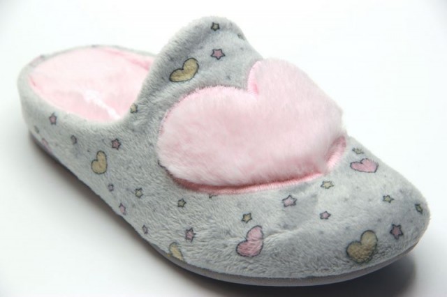Zapatilla gris corazon GARZON