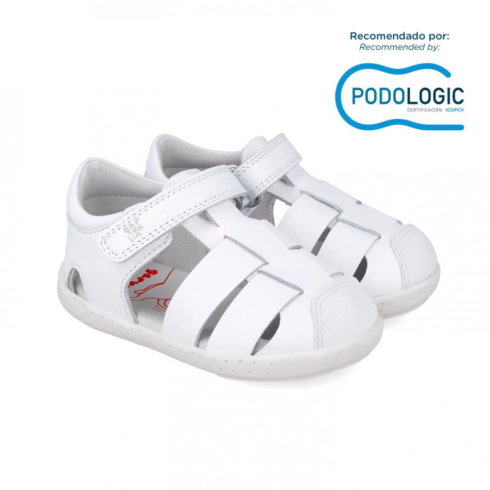 Sandalia tipo cangrejera en piel blanco con velcro