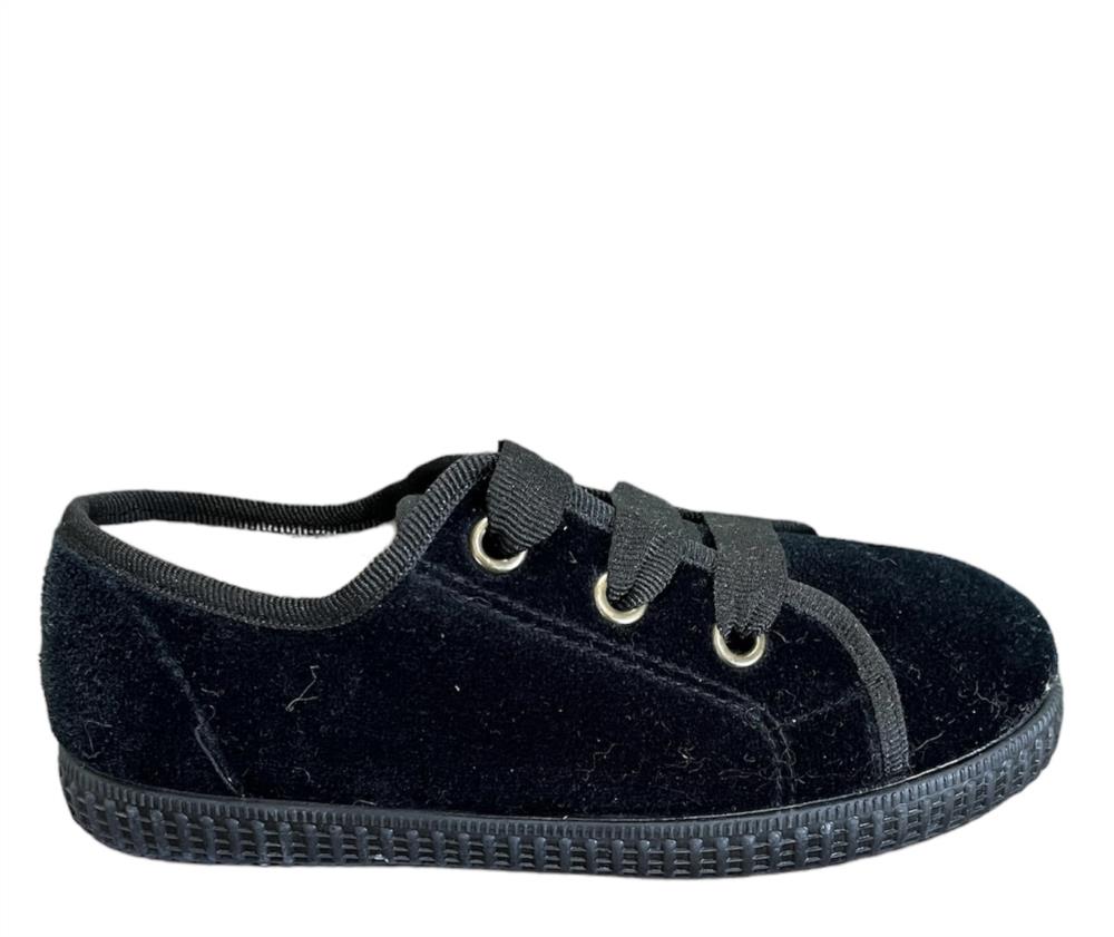 Zapatilla de terciopelo negro con cordones