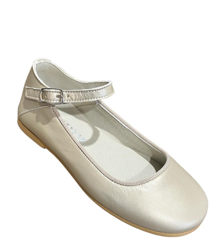 Mercedita de piel dorado con hebilla