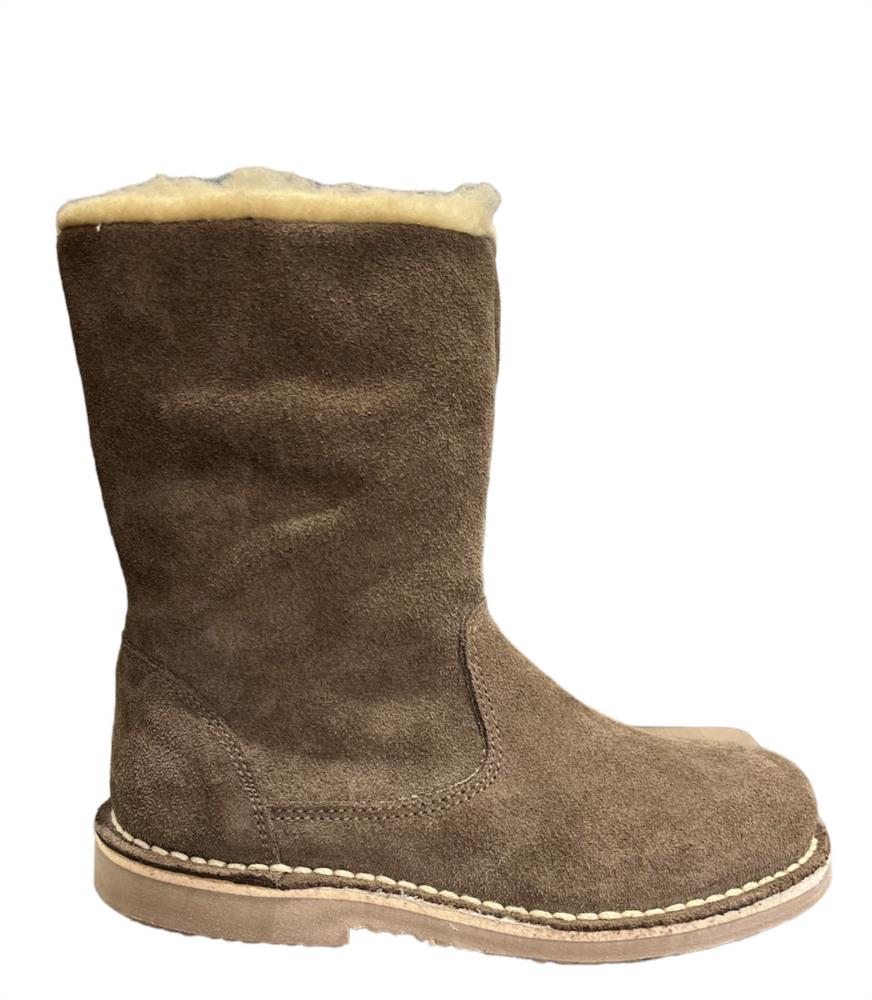 Bota de serraje topo con borrego y cremallera