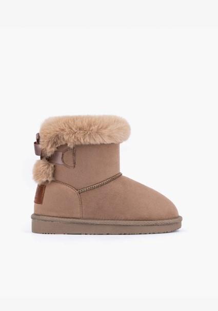 Bota australiana repelente al agua en color Taupe con Lazo. Tallas 31 a 38.