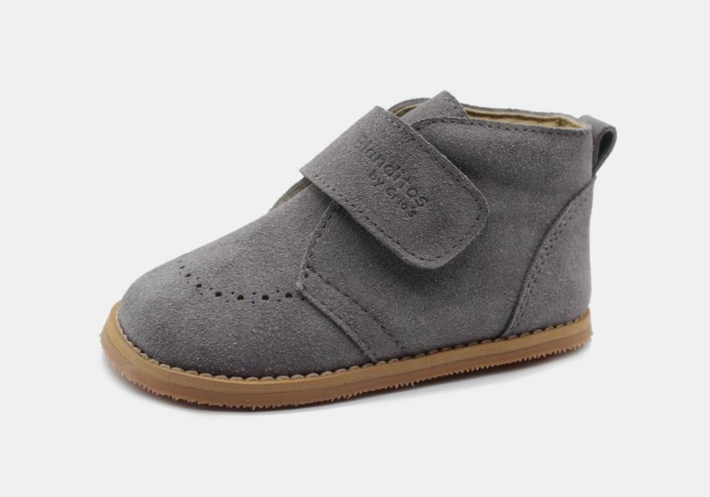 Botita de serraje gris con punterado y velcro BLANDITOS