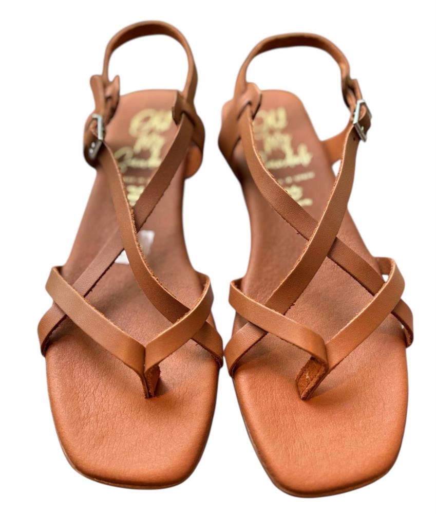 Sandalia plana color cuero