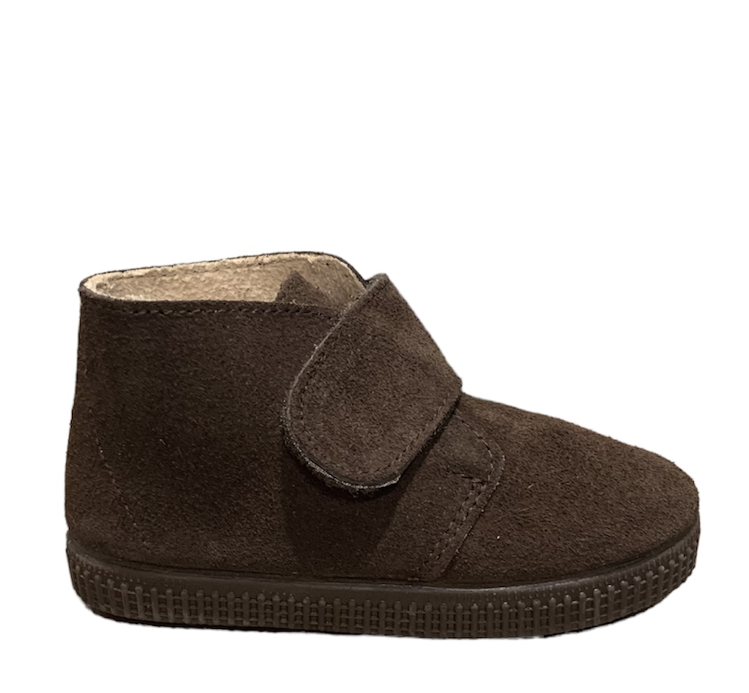 Botita en serraje marrón chocolate con velcro